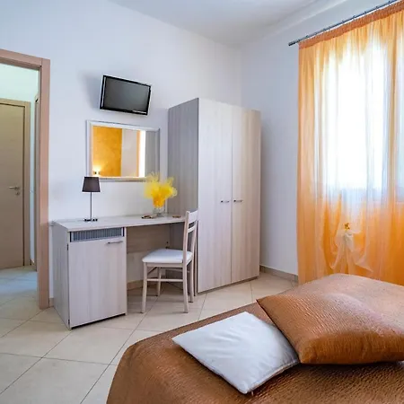 Pietre Preziose فندق مبيت وإفطار كاستيلوزو